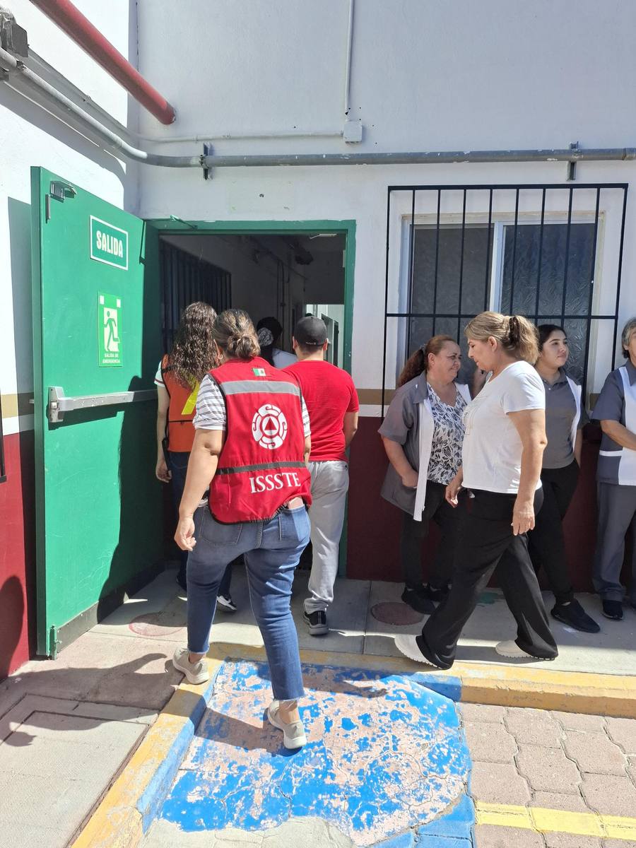 Simulacro de evacuación, salida de emergencia